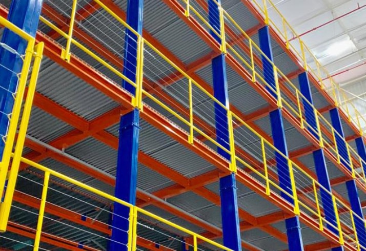 mezanino industrial e sistema de armazenagem